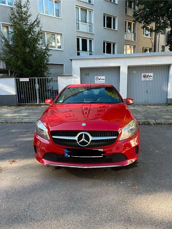 Rot Gebraucht 2016 Mercedes A180 Limousine | 14.900 € (Fairer Preis) - Bild 1/4
