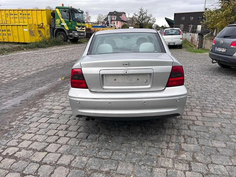 Gebraucht Opel Vectra Sport 170 PS (125 kW) 1999 Silber Limousine