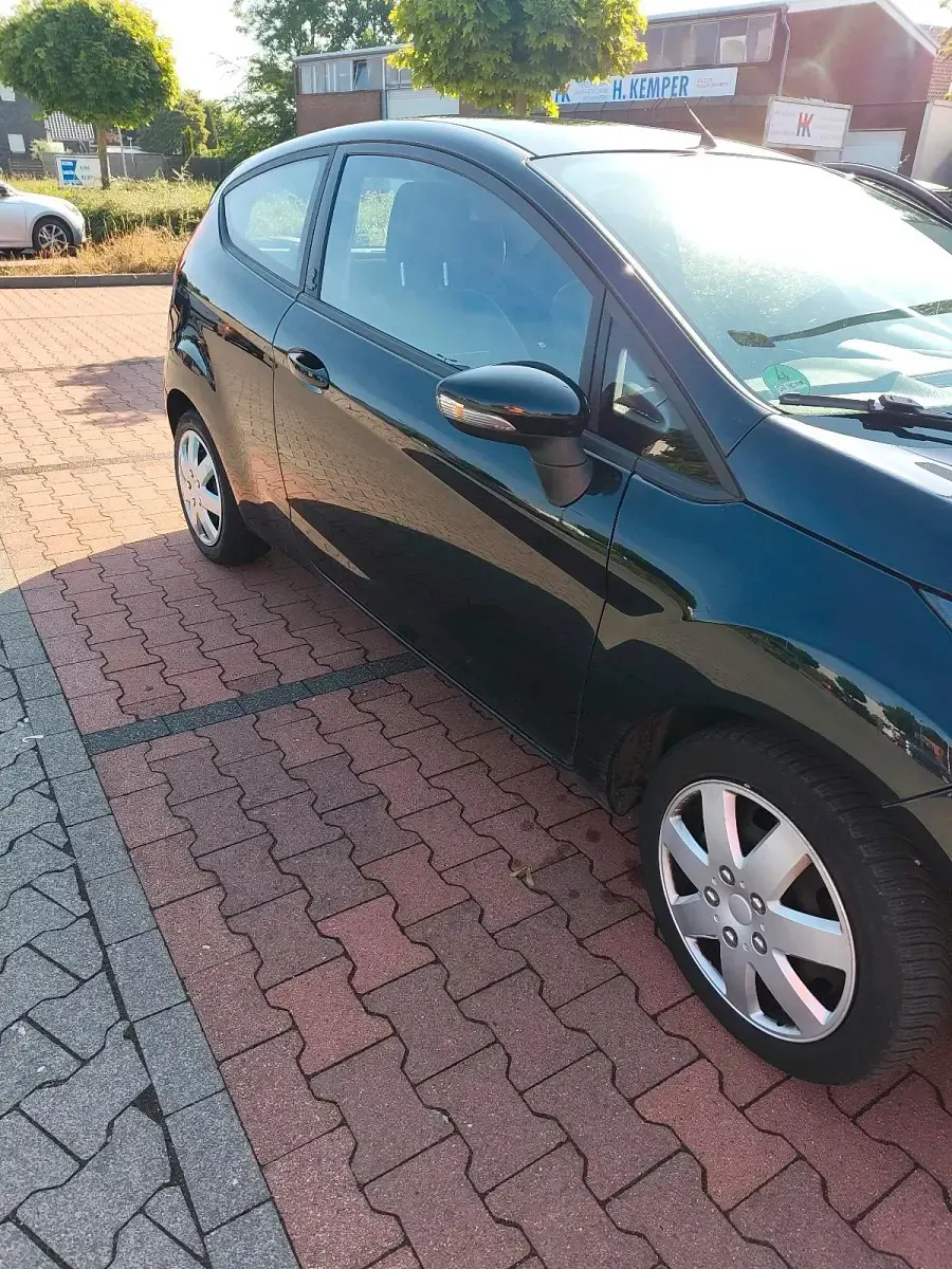 Gebraucht Ford Fiesta 81 PS (59 kW) 2011 Schwarz Kleinwagen
