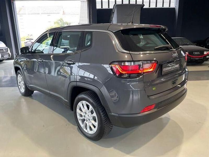 Gebraucht Jeep Compass 150 PS (110 kW) 2024 Grau SUV