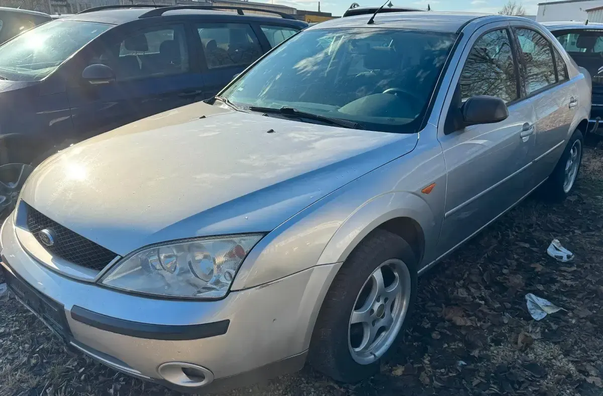 Gebraucht Ford Mondeo Trend 145 PS (106 kW) 2001 Silber Limousine
