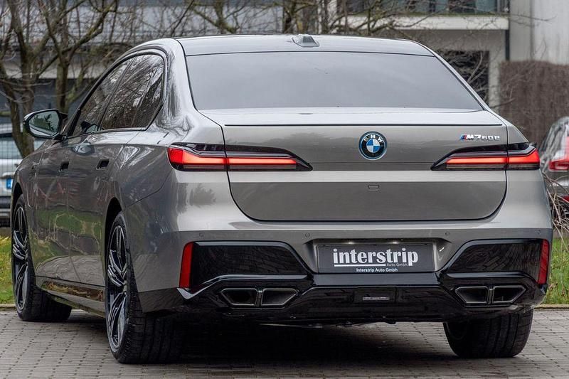 Gebraucht BMW M760e Executive 571 PS (419 kW) 2025 Grau Limousine