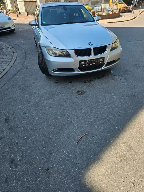 Gebraucht BMW 318 143 PS (105 kW) 2008 Silber Limousine