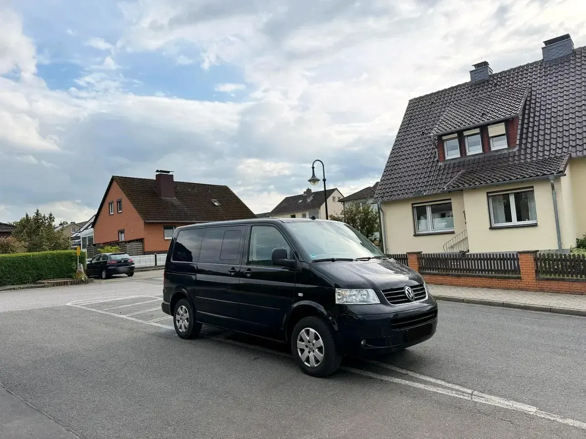 Gebraucht VW Multivan 174 PS (127 kW) 2007 Schwarz Van / Kleinbus