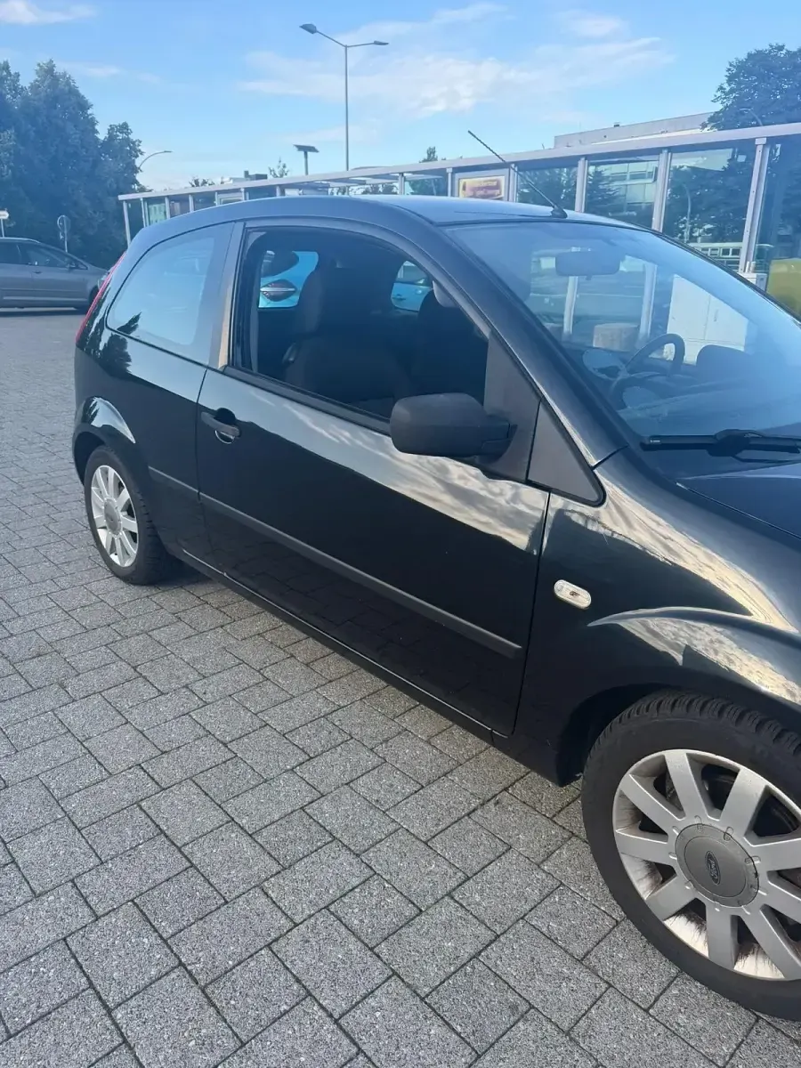 Gebraucht Ford Fiesta 60 PS (44 kW) 2005 Schwarz Kleinwagen