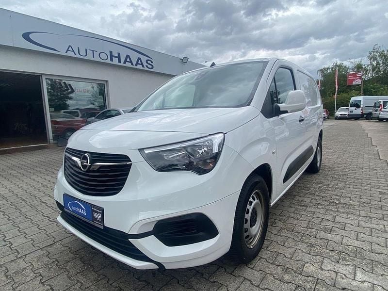 Weiß Gebraucht 2021 Opel Combo Edition Van / Kleinbus | 9.990 € (Guter Preis) - Bild 1/4