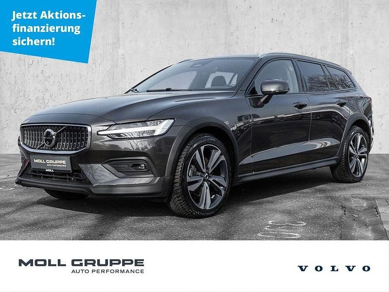 Gebraucht Volvo V60 CC Ultimate 197 PS (144 kW) 2024 Platinum grey / metallic Kombi