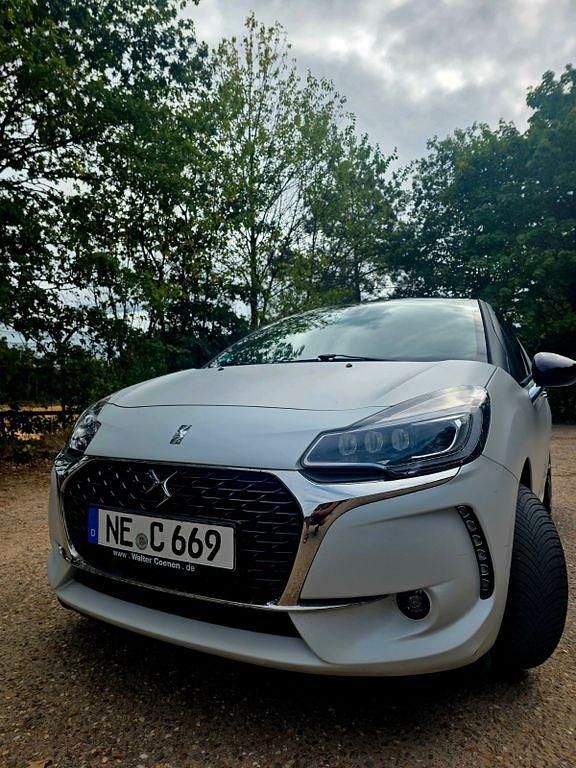 Weiß Gebraucht 2016 Citroën DS3 Kleinwagen | 6.499 € - Bild 1/4