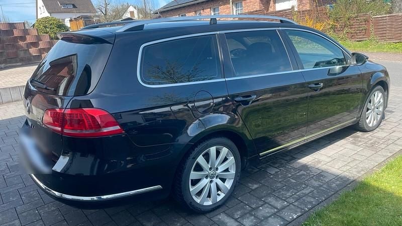 Usata VW Passat 140 CV (102 kW) 2011 Nero Station wagon