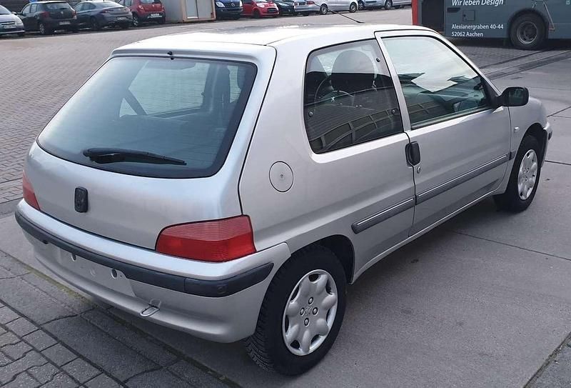 Gebraucht Peugeot 106 60 PS (44 kW) 2001 Grau Kleinwagen
