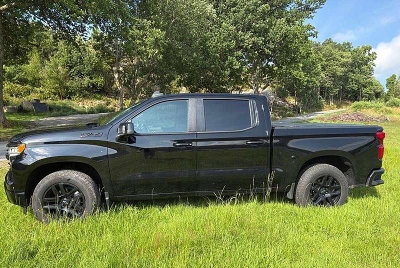 Gebraucht Chevrolet Silverado 426 PS (313 kW) 2023 Schwarz SUV