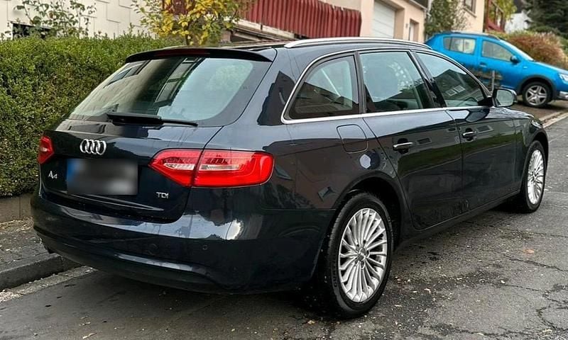 Gebraucht Audi A4 140 PS (102 kW) 2014 Schwarz Limousine