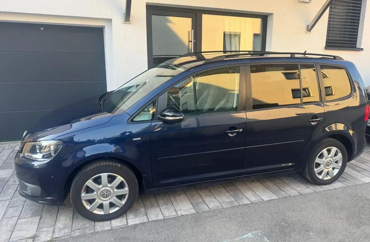 Używany VW Touran Match 105 KM (77 kW) 2012 Niebieski Minivan