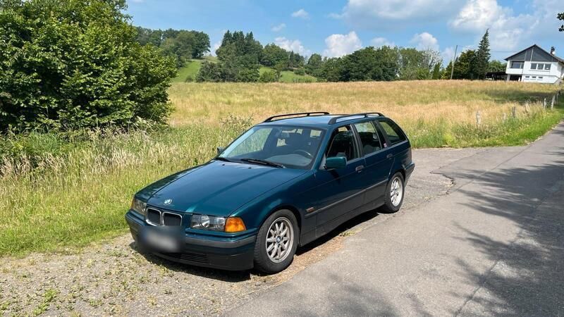 Grün Gebraucht 1996 BMW 318 Kombi | 1.500 € - Bild 1/4
