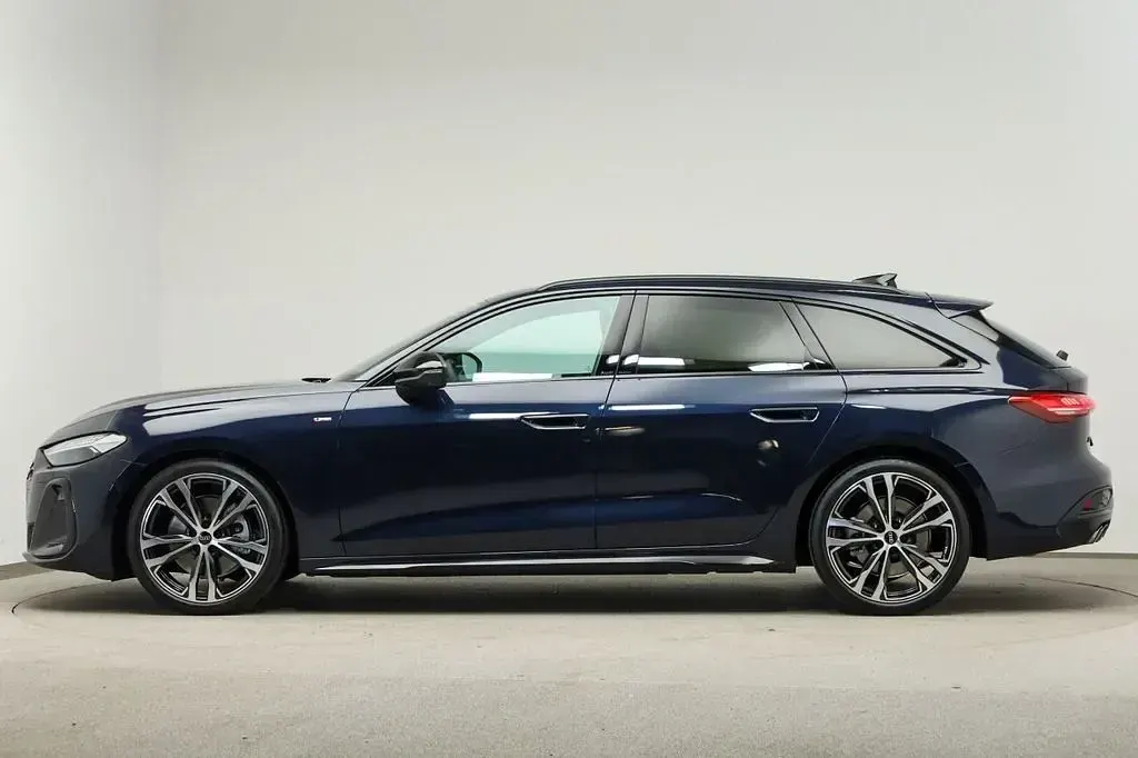 Gebraucht Audi A5 S-Line 204 PS (150 kW) 2026 Blau Kombi