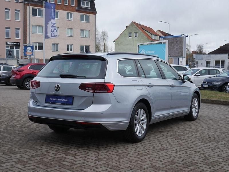 Gebraucht VW Passat Business 150 PS (110 kW) 2023 Silber Kombi