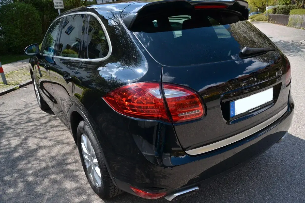 Używany Porsche Cayenne 245 KM (180 kW) 2012 Czarny SUV