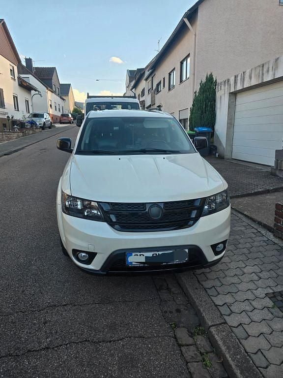 Weiß Gebraucht 2015 Fiat Freemont Black Code SUV | 6.300 € - Bild 1/4
