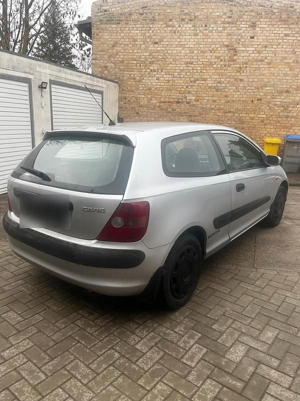 Käytetty Honda Civic 90 HP (66 kW) 2002 Hopea Viistoperä