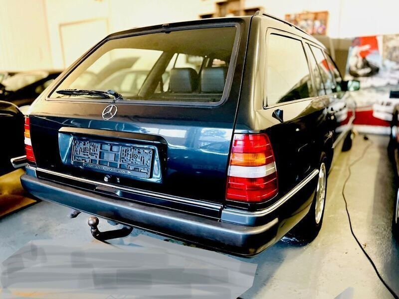 Gebraucht Mercedes E36 AMG AMG 272 PS (200 kW) 1993 Schwarz Limousine