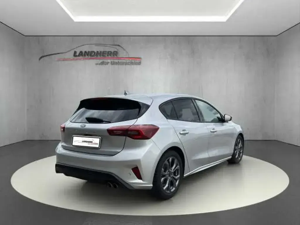 Gebraucht Ford Focus ST-Line 116 PS (85 kW) 2025 Polarsilber metallic (metallic) Limousine