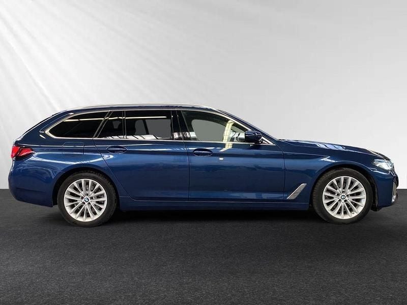 Gebraucht BMW 520 Luxury Line 190 PS (139 kW) 2022 Phytonicblau metallic Kombi