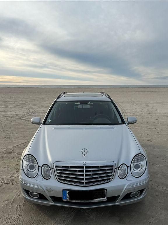 Silber Gebraucht 2008 Mercedes E230 Elegance Kombi | 13.200 € (Etwas zu teuer) - Bild 1/4