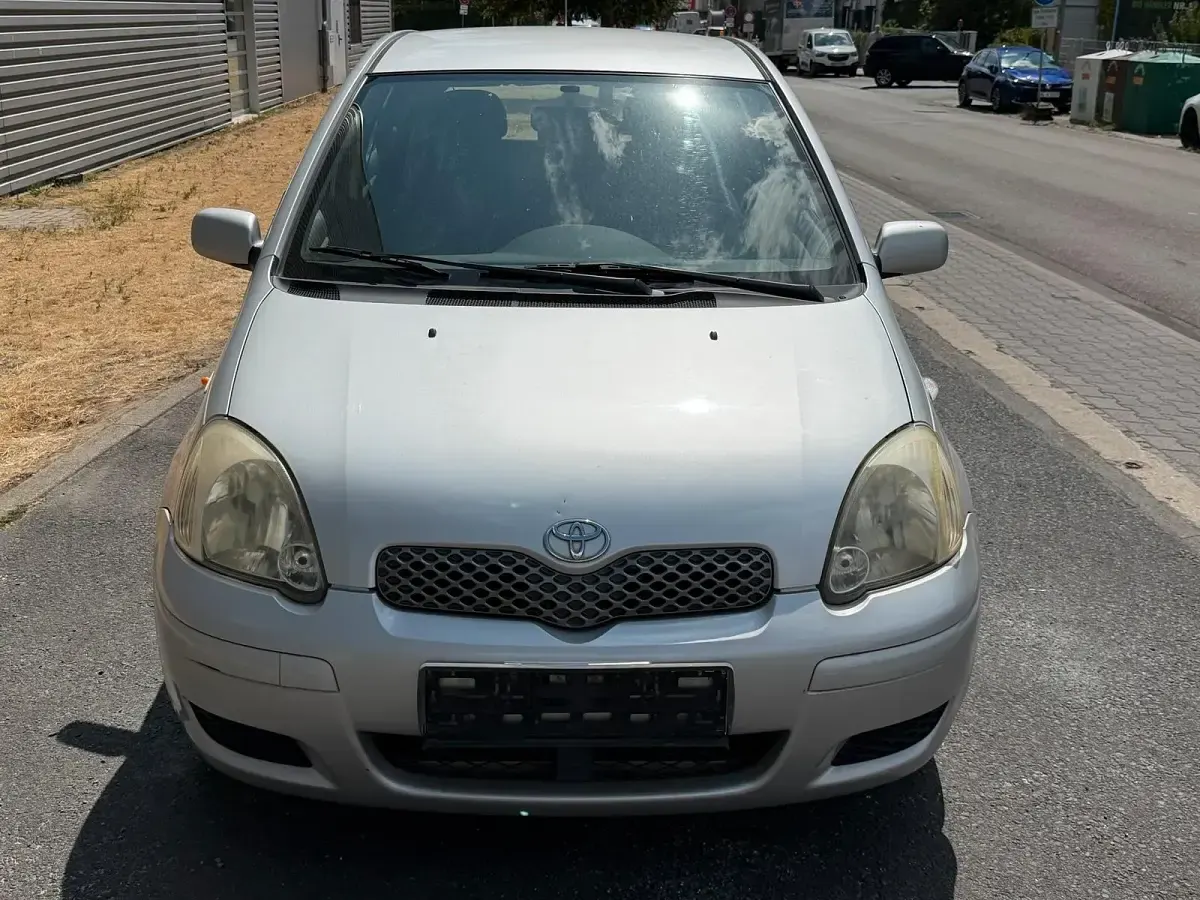 Gebraucht Toyota Yaris Sol 65 PS (47 kW) 2004 Silber Limousine