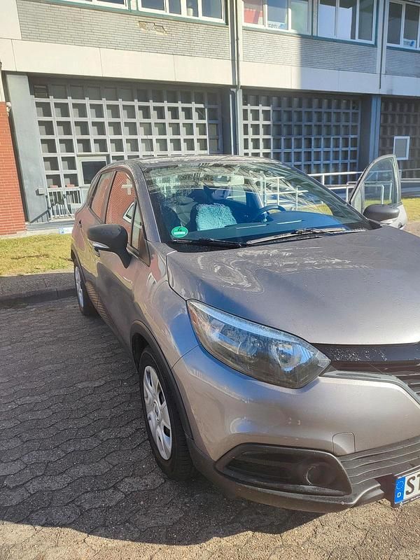 Grau Gebraucht 2014 Renault Captur Expression SUV | 7.500 € (Fairer Preis) - Bild 1/4
