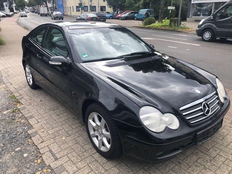 Obsidianschwarz Gebraucht 2003 Mercedes C180 Coupé | 2.900 € (Guter Preis) - Bild 1/4