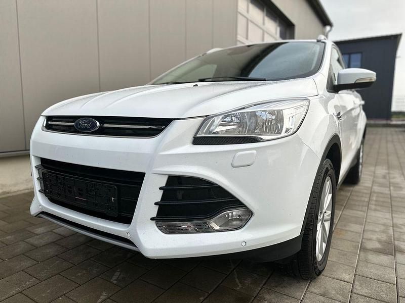 Gebraucht Ford Kuga Titanium 179 PS (131 kW) 2016 Weiß SUV
