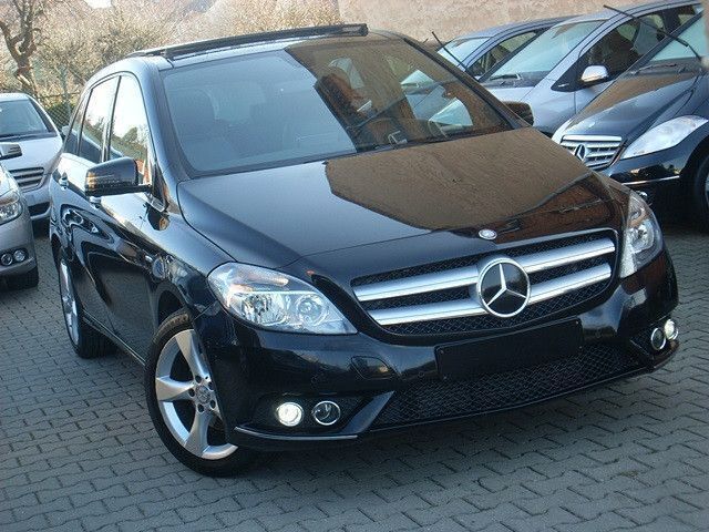 Schwarz Gebraucht 2012 Mercedes B200 Van / Kleinbus | 12.990 € (Fairer Preis) - Bild 1/4