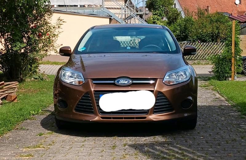 Braun Gebraucht 2013 Ford Focus Limousine | 3.400 € (Superpreis) - Bild 1/4