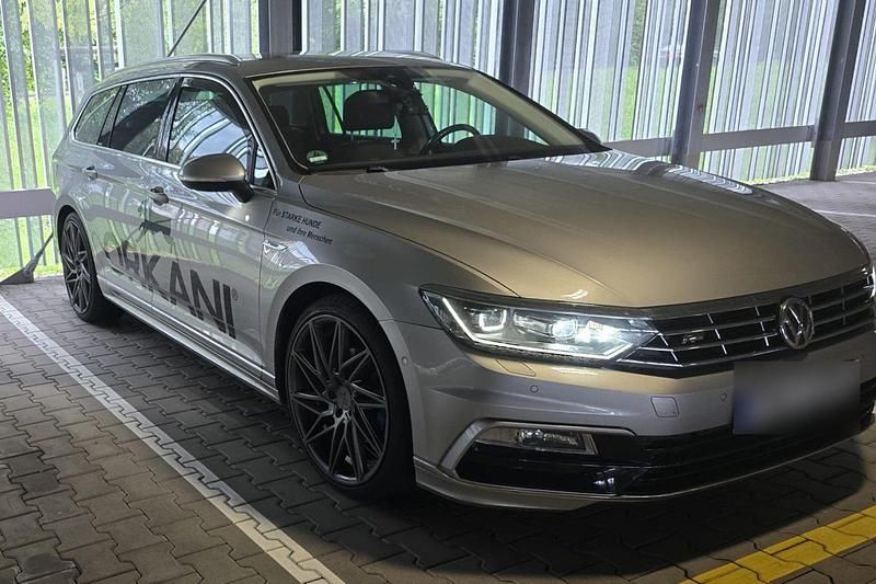 Silber Gebraucht 2015 VW Passat Highline Kombi | 13.999 € (Superpreis) - Bild 1/4