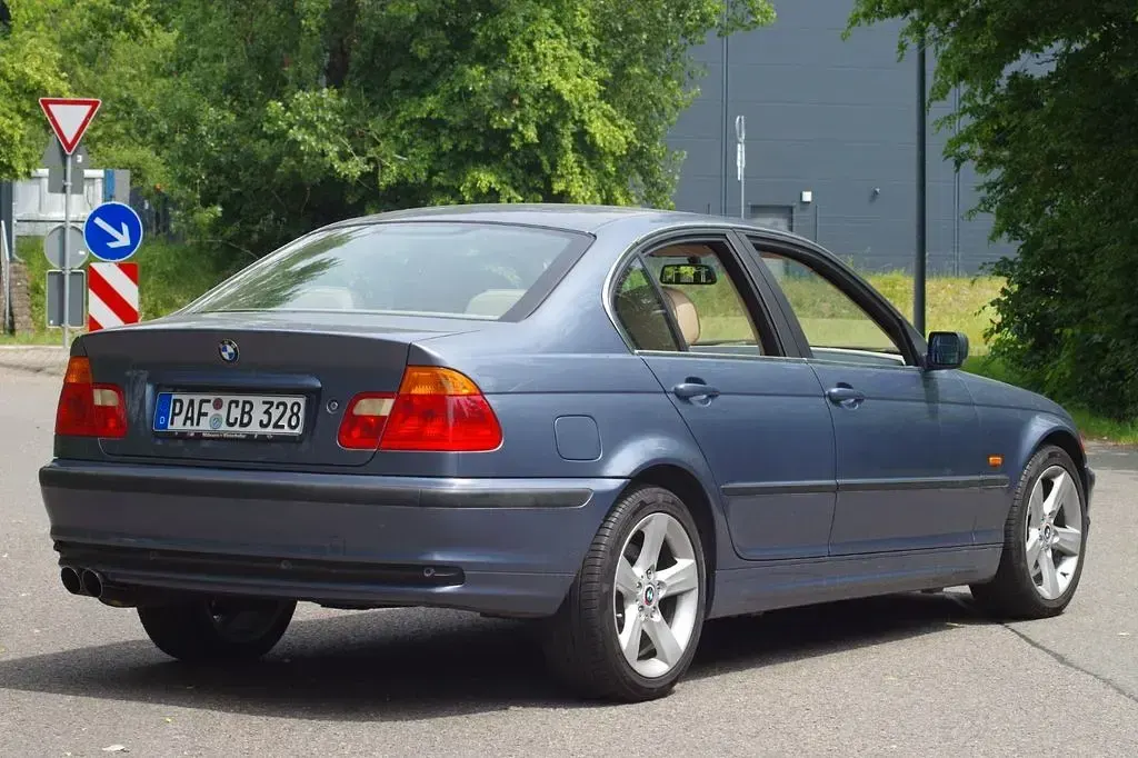 Gebraucht BMW 328 Sport Line 193 PS (141 kW) 1999 Blau Limousine