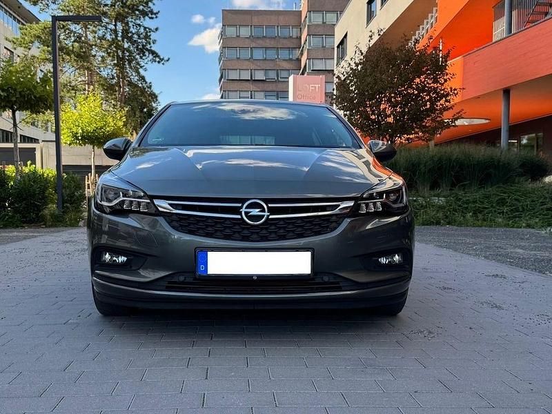 Gebraucht Opel Astra Innovation 105 PS (77 kW) 2018 Grau Limousine
