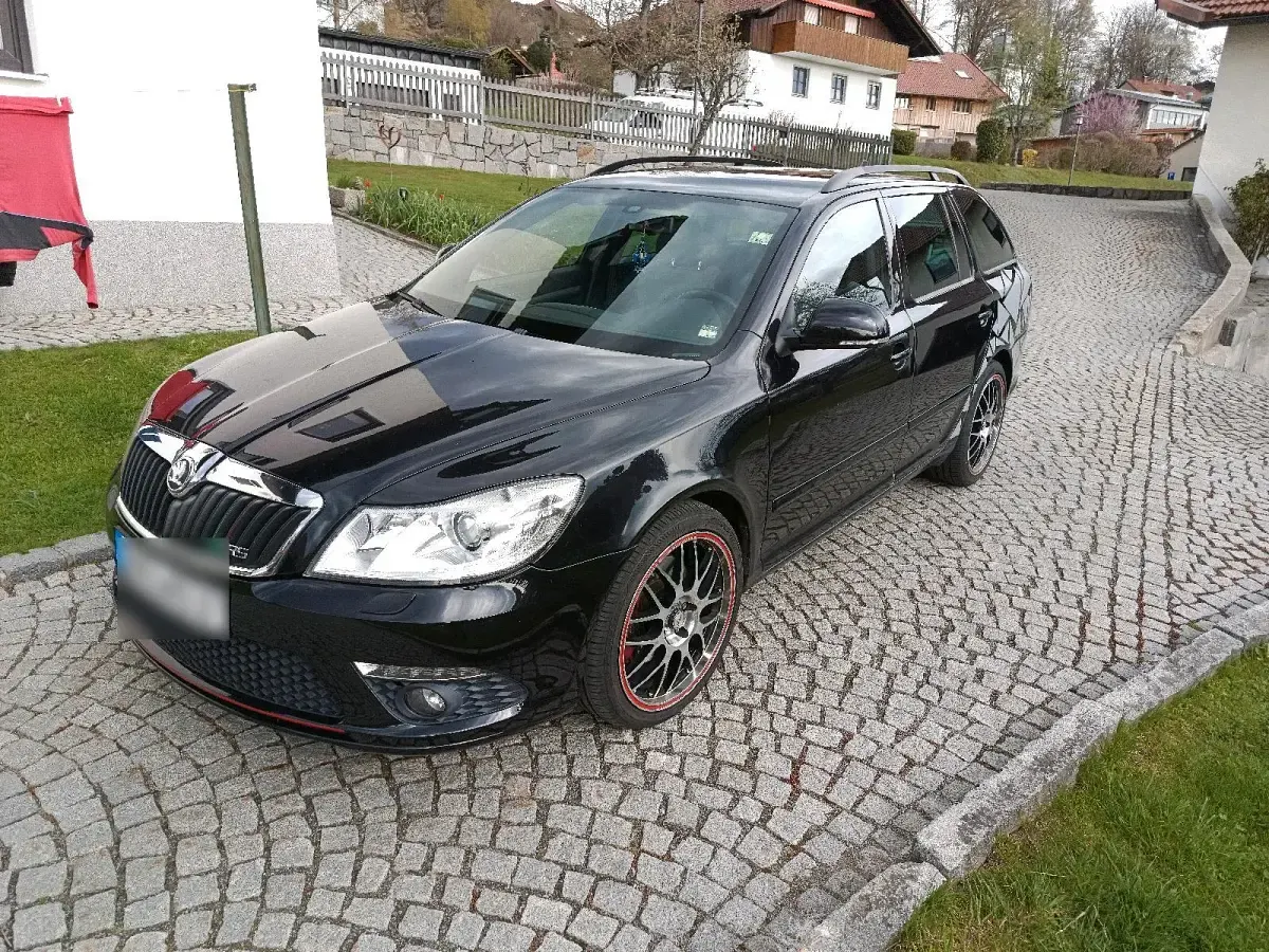 Używany Skoda Octavia vRS 171 KM (125 kW) 2012 Czarny Kombi