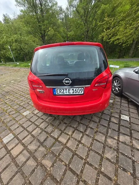 Używany Opel Meriva Selection 131 KM (96 kW) 2014 Czerwony Minivan