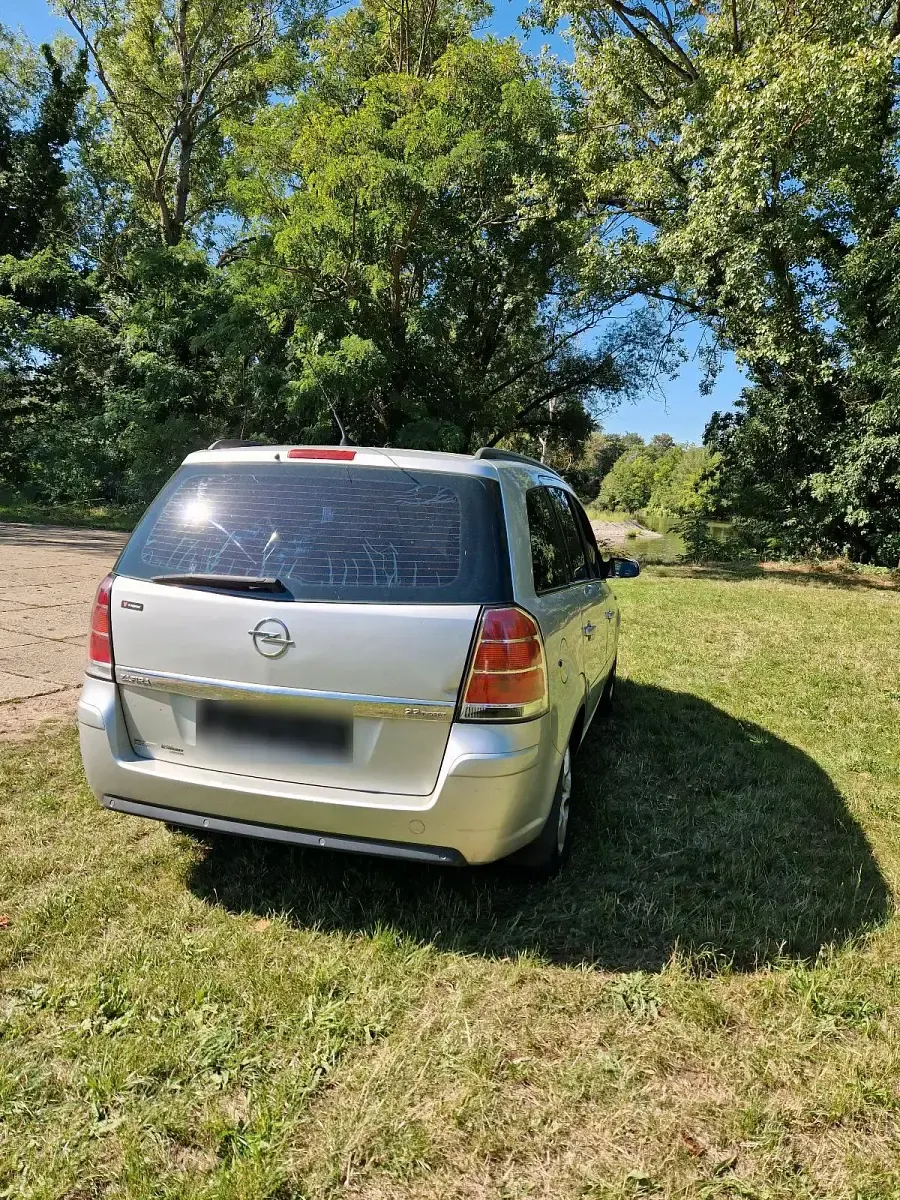 Gebraucht Opel Zafira 150 PS (110 kW) 2005 Silber Van / Kleinbus