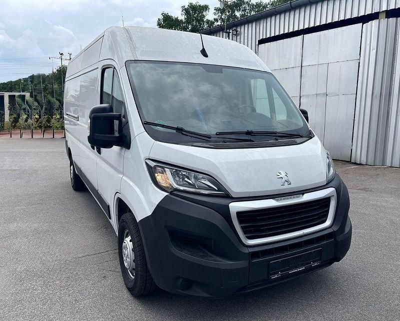 Weiß Gebraucht 2022 Peugeot Boxer Premium Van | 13.999 € (Superpreis) - Bild 1/4