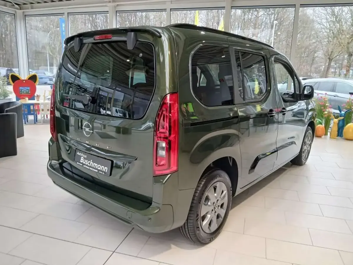 Neu Opel Combo 102 PS (75 kW) 2026 Sirkka grün metallic Van / Kleinbus