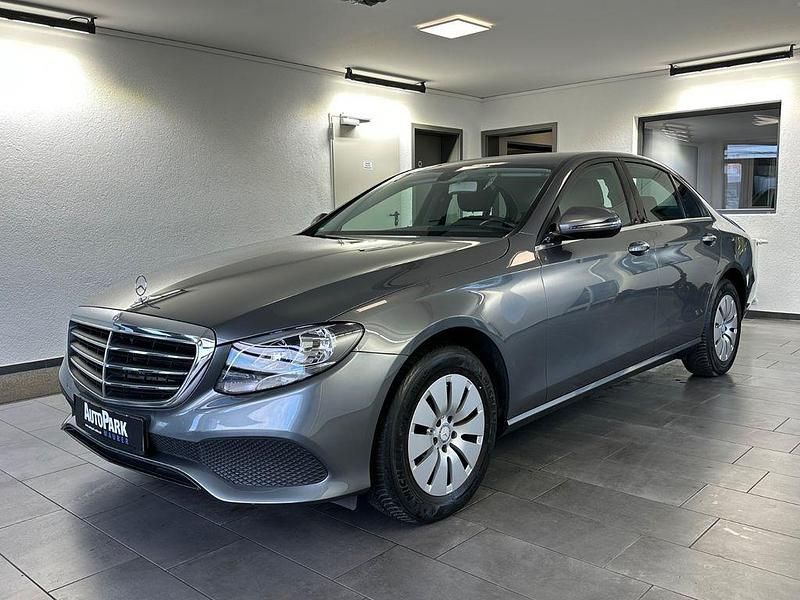Gebraucht Mercedes E200 Avantgarde 184 PS (135 kW) 2016 Selenitgrau Limousine