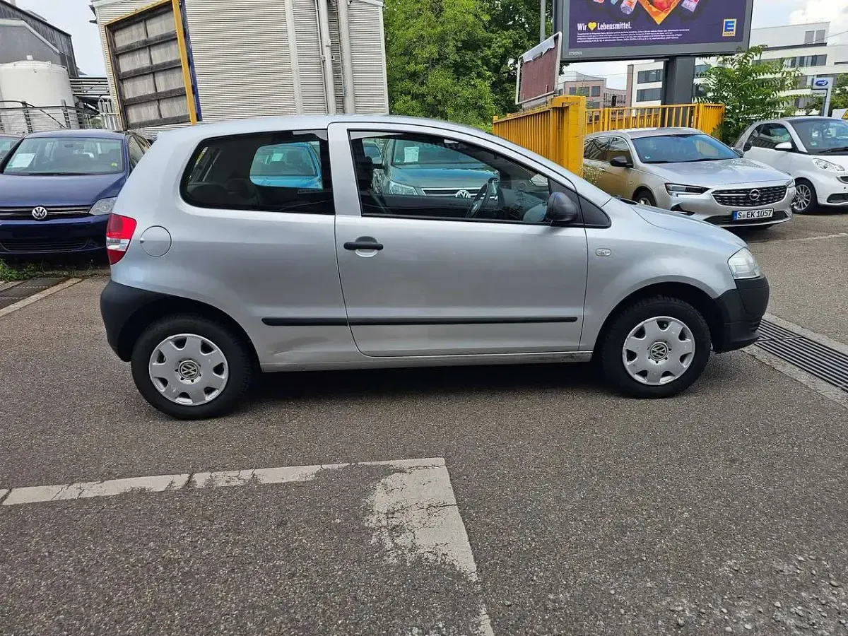 Gebraucht VW Fox Basis 54 PS (39 kW) 2006 Reflexsilber metallic Kleinwagen
