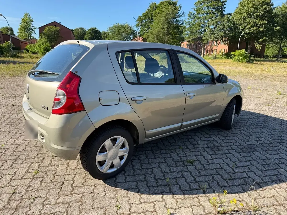 Gebraucht Dacia Sandero 75 PS (55 kW) 2011 Andere farben Kleinwagen