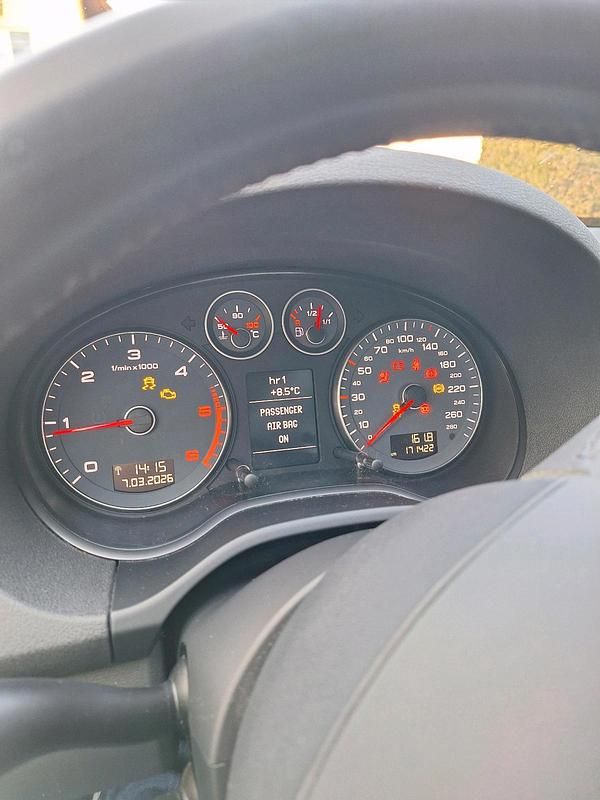 Gebraucht Audi A3 105 PS (77 kW) 2013 Grau Limousine