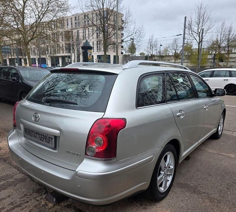 Gebraucht Toyota Avensis Sol 129 PS (94 kW) 2008 Silber Kombi