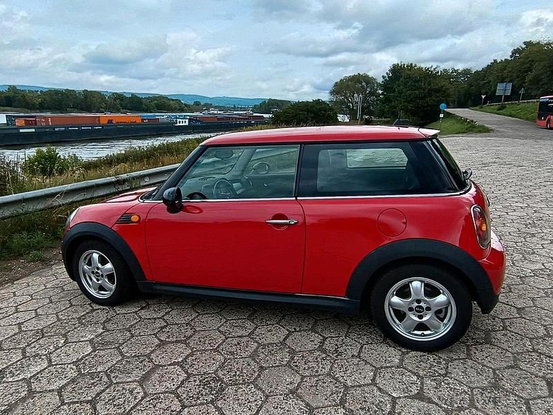 Rot Gebraucht 2007 Mini ONE Kleinwagen | 2.000 € (Guter Preis) - Bild 1/4