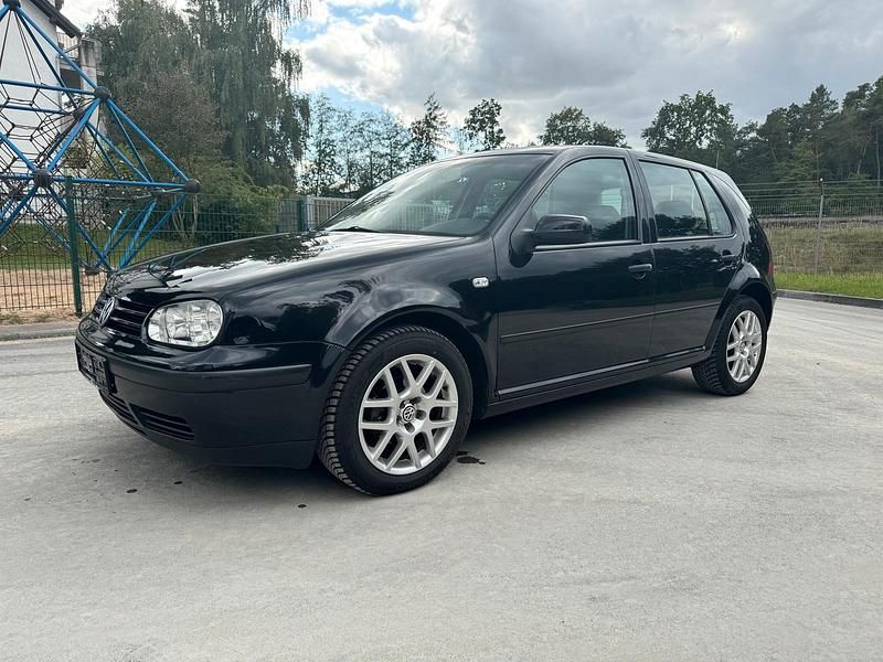 Schwarz Gebraucht 2002 VW Golf IV Limousine | 2.950 € (Etwas zu teuer) - Bild 1/4