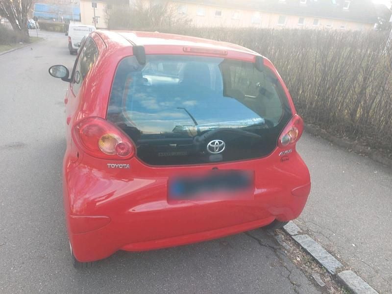 Gebraucht Toyota Aygo 68 PS (50 kW) 2008 Rot Kleinwagen