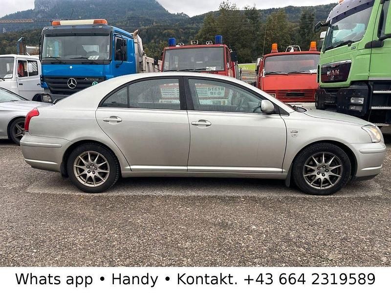 Gebraucht Toyota Avensis T2 116 PS (85 kW) 2004 Silber Limousine